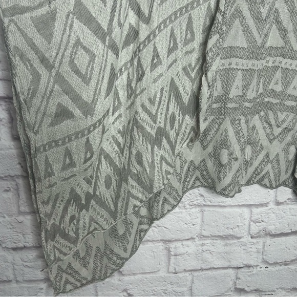 Silence + Noise Aztec Print Knit Cape NWOT - Picture 6 of 9